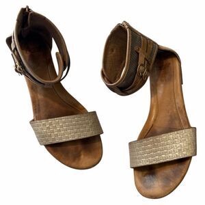 UGG Savana Leather Sandals size 9